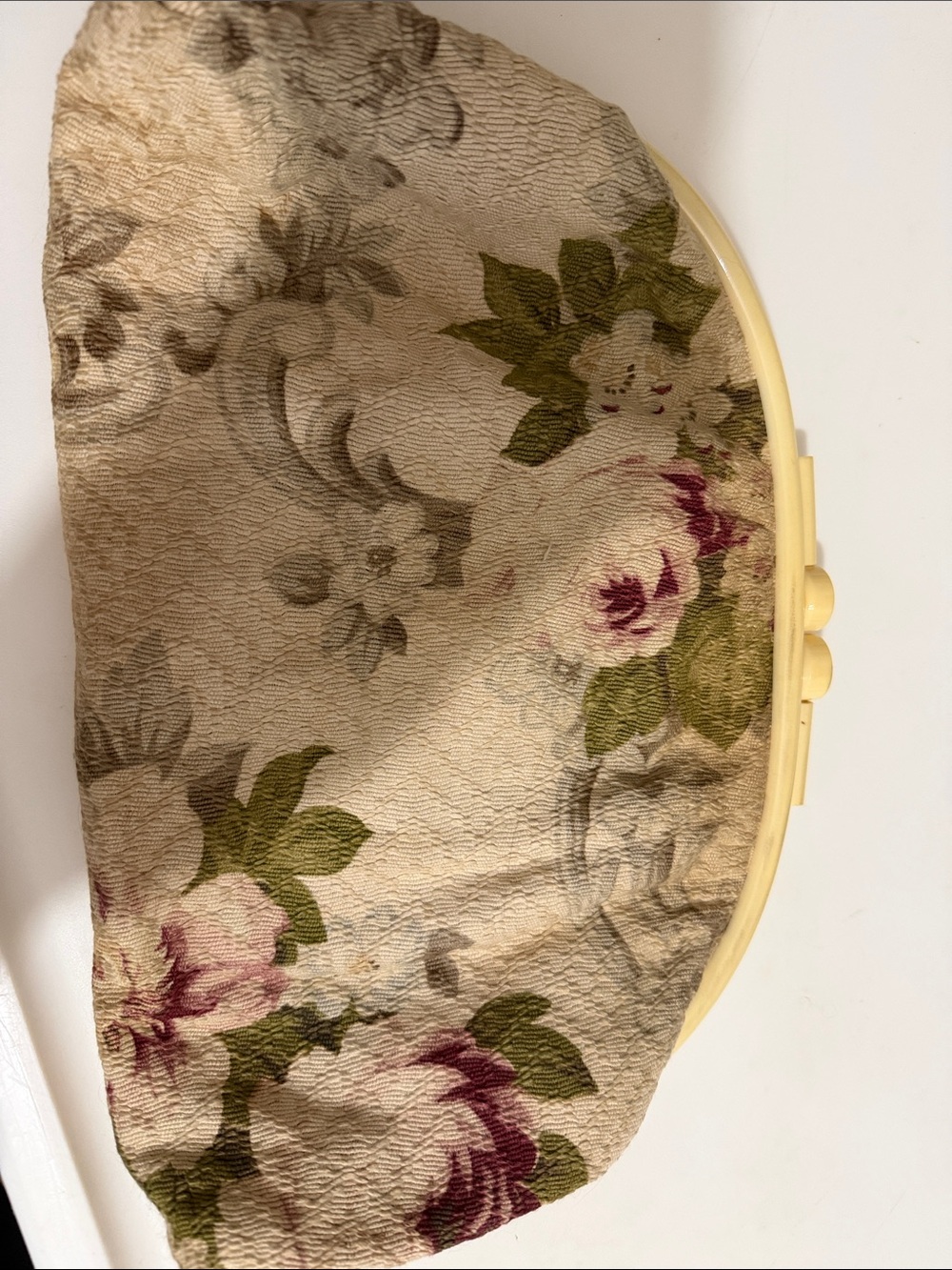 Vintage Floral Print Beige Purse with Clasp believed Bakelite handle